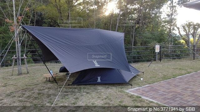 ワンポールテント＆タープは連結でさらに快適！おすすめアイテムや連結方法も紹介キャンプの家BE-PAL キャンプ、アウトドア、自然派生活の情報源ビーパル