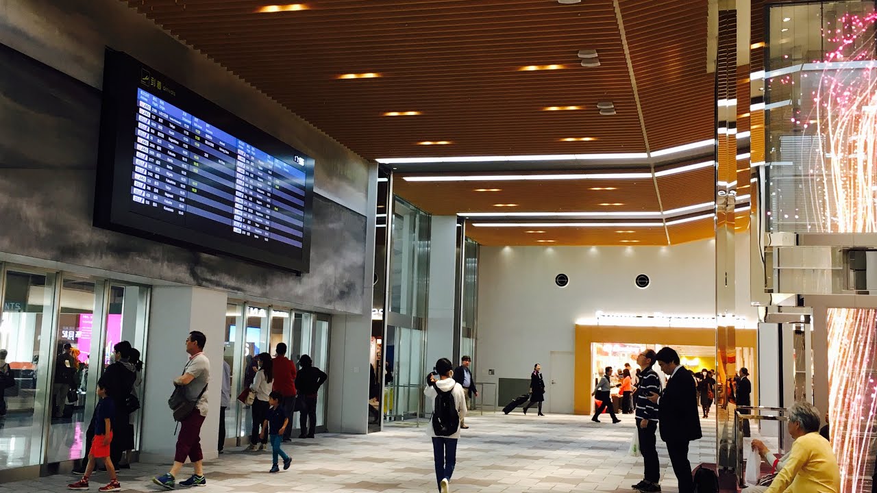 大阪・伊丹空港、長年使われてきたパタパタ式の到着案内板があるレトロな到着ロビーが役目を終えた 鳥海高太朗- エキスパート -