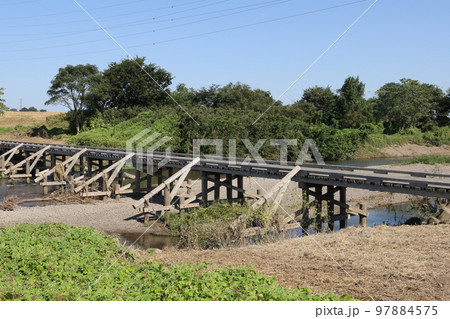 島田橋 埼玉県 坂戸市 ヒガンバナの写真素材82111114- PIXTA