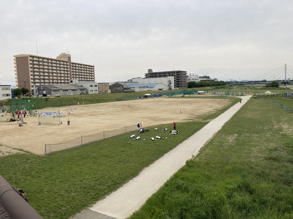 工場中 猪名川町つつじが丘の向山公園グランドにトイレっぽいのを作ってるみたい。 – かわにしマガジン