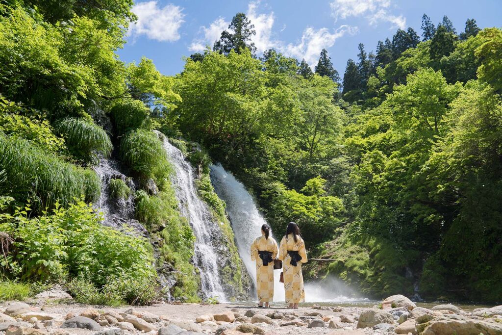 温泉銀山温泉 山形県冬は温泉、夏は納涼 大正ロマンただよう温泉街世田谷自然食品