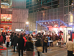 5 6 月・祝汐留シオサイト地下歩道 特設ステージで開催するリリースイベントにて、LINEアプリを使用した『CD予約購入整理券』『優先観覧エリア入場整理券』についてのご案内ICEx