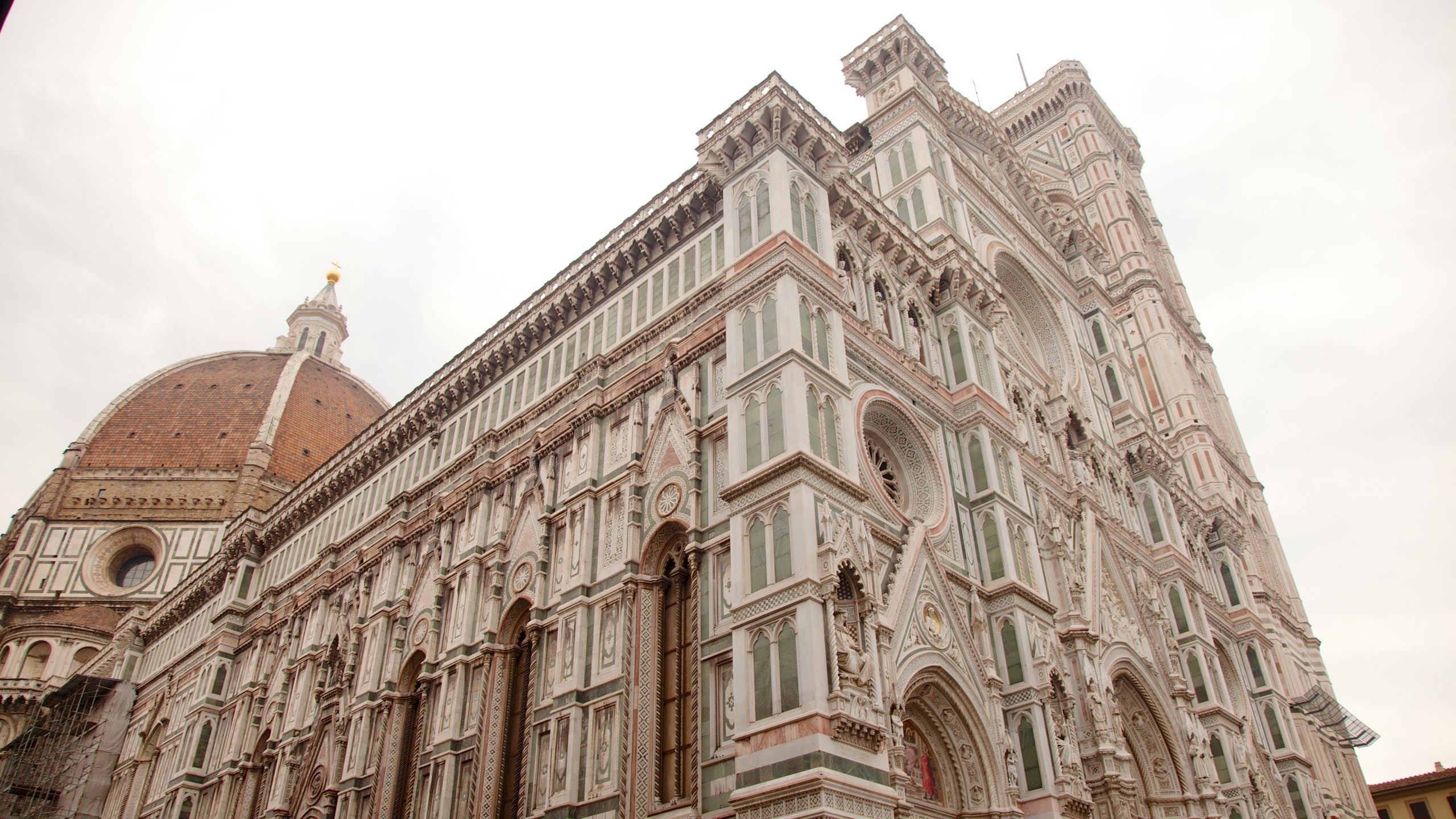 フィオーレ大聖堂、下から見るか？横から見るか？retroitaly - レトロイタリー