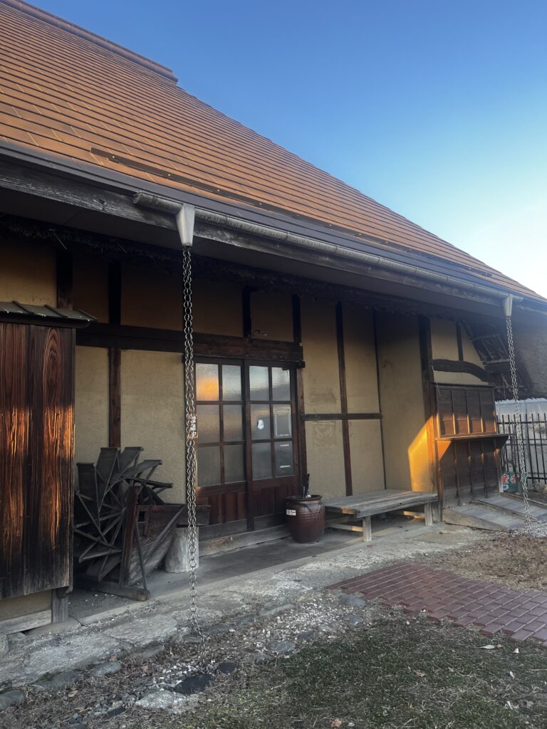 多賀町の食堂スマイリー│圧倒的ボリューム！デカ盛り自慢のエビフライがヤバすぎた。レペゼン香川