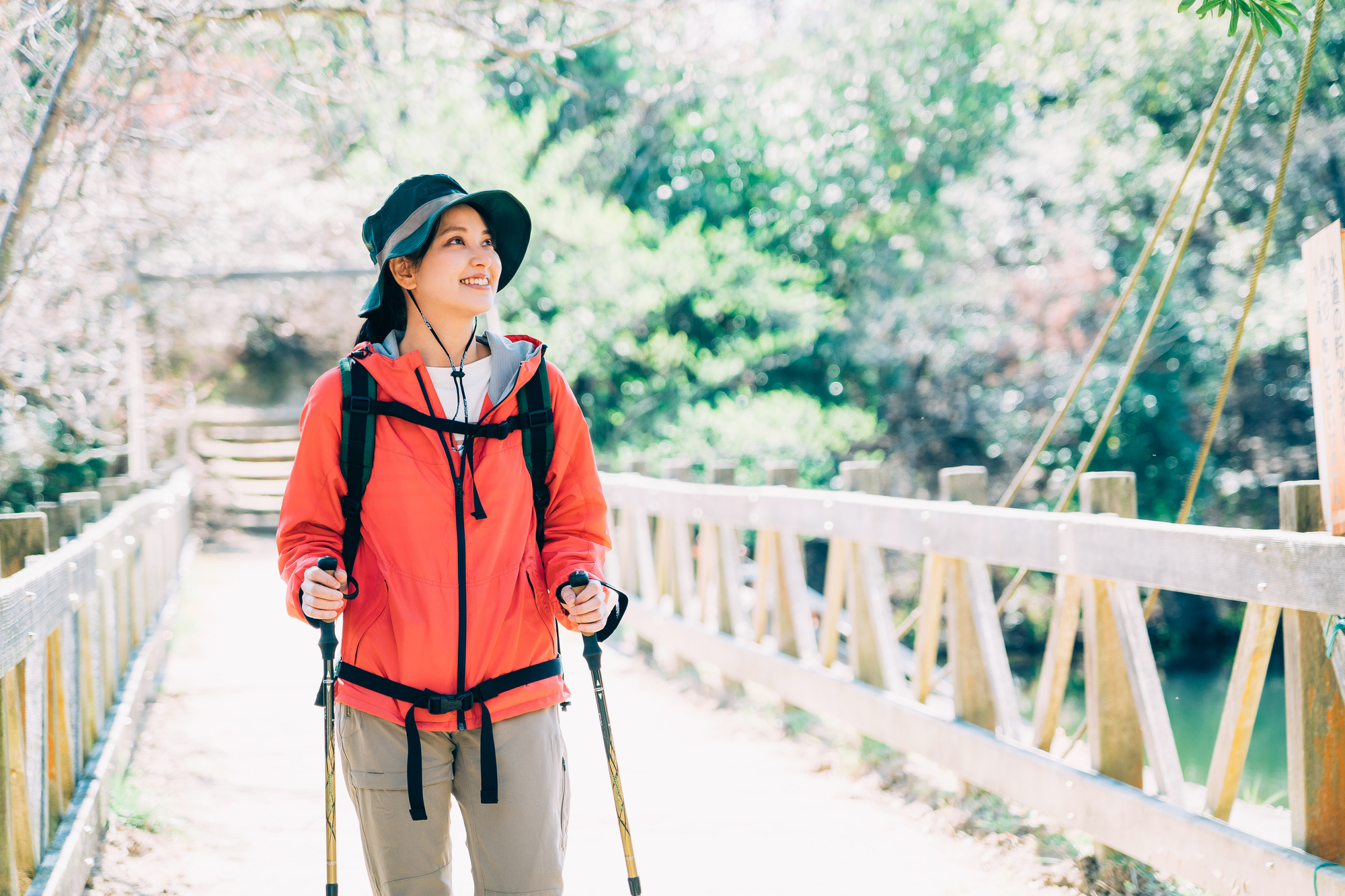 ハイキング向きの秋の服装おすすめ12選♪9月10月11月別レディースコーデ4MEEE