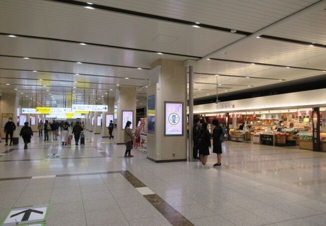 ヨーロッパ ・ アルプスで公園のベンチの写真素材・画像素材