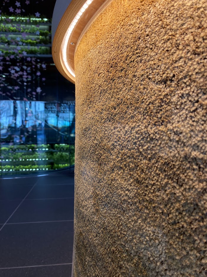 八重洲ミッドタウンの横にある、ヤンマー米ギャラリーの空間が華やかで楽しい！！ -和太鼓とＢ級 C級 グルメ物語・東京