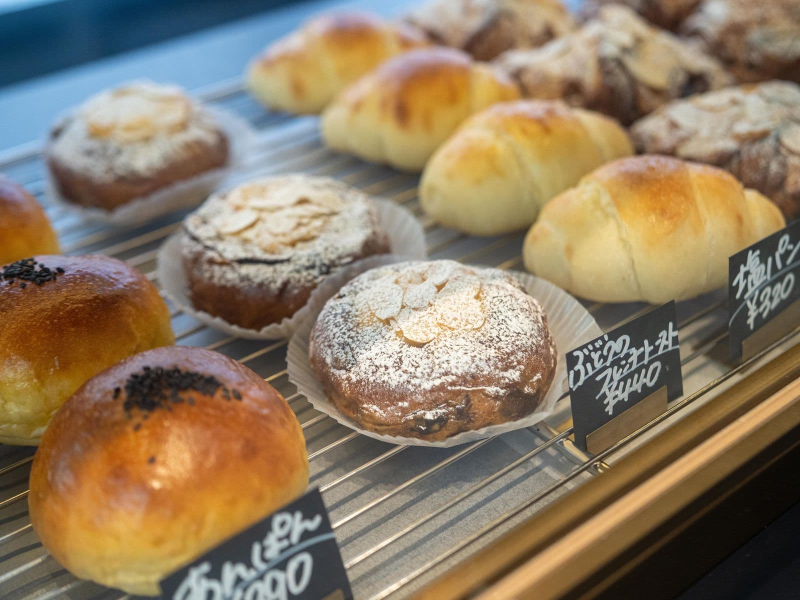 料理家 飛田和緒の 気になる和菓子、大好きな器。第62回 島根県松江市 桂月堂の『薄小倉』と伊藤環さんの器日本全国お取り寄せ手帖