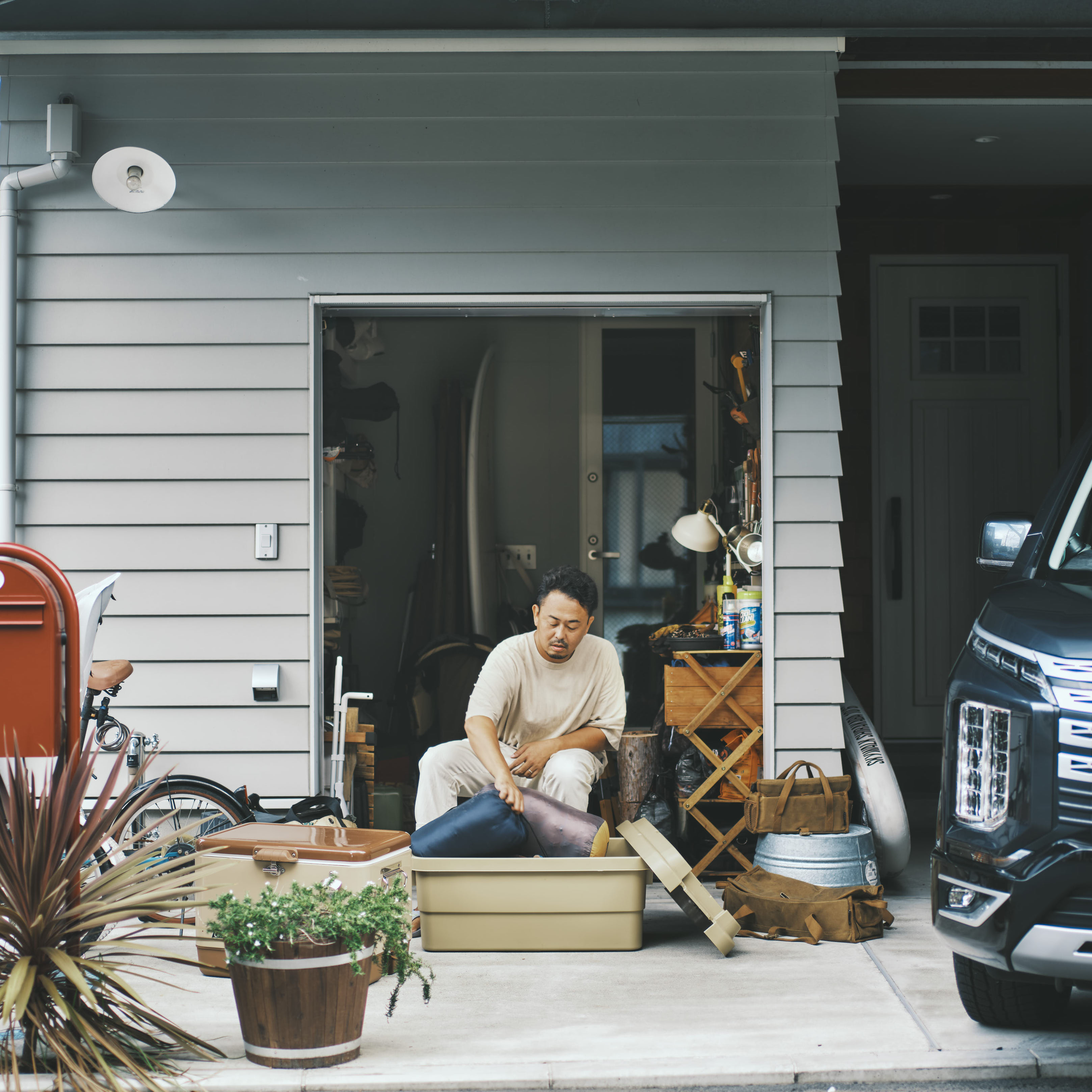 商品紹介 頑丈で多機能！「イナバ倉庫」で叶える理想の収納＆アウトドアライフ奥古賀ガレージ 車を愛する人のガレージ専門店