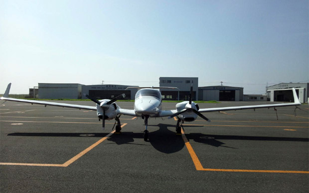 ダイヤモンド・エアクラフト・インダストリーズ - Wikipedia