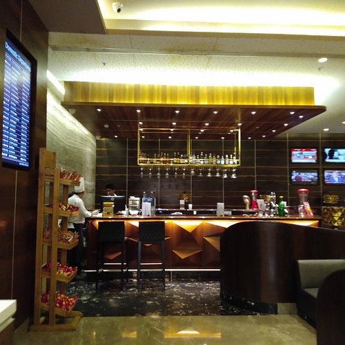 世界一周移動日 インド脱出！UAE ドバイへ！ムンバイのチャトラパティ・シヴァージ―国際空港ラウンジ「royaltylounge」にも行きました！ プライオリティパス-