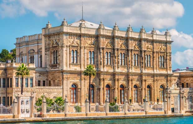 オスマン帝国時代の皇帝たちの住まいだったトプカプ宮殿とドルマバフチェ宮殿。その一角にあるのが皇帝たちの家族が住む煌びやかなハレムだ。 CREATraveller 2025年夏号「麗しのトルコ