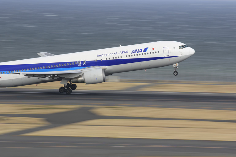 今日からはじめる飛行機撮影ガイド！展望デッキから撮ってみようBICWAVEカメラBIC WAVE