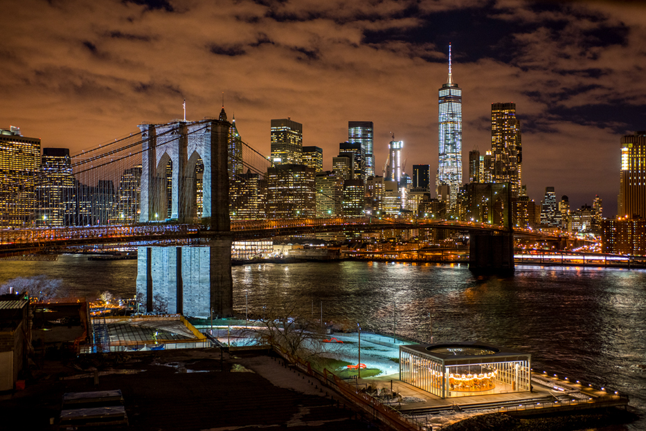 ニューヨーク夜景ツアー タイムズスクエアから摩天楼の絶景が一望できるマンハッタンブリッジまで見どころ盛り沢山 - Petite