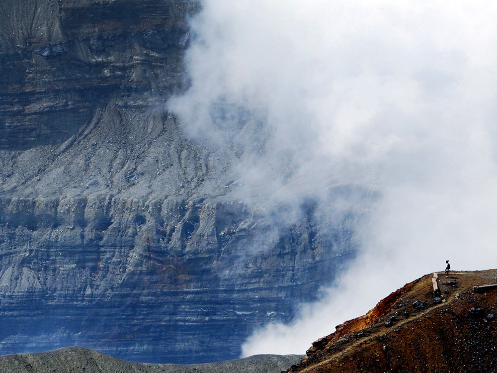 熊本発 「防災」転じて「観光」となす？阿蘇火口を「見せる化」