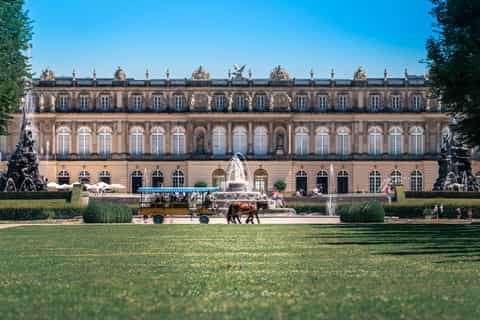 列車と船で行く！湖に浮かぶ古城ヘレンキームゼー城 日帰りツアー ＜5～9月