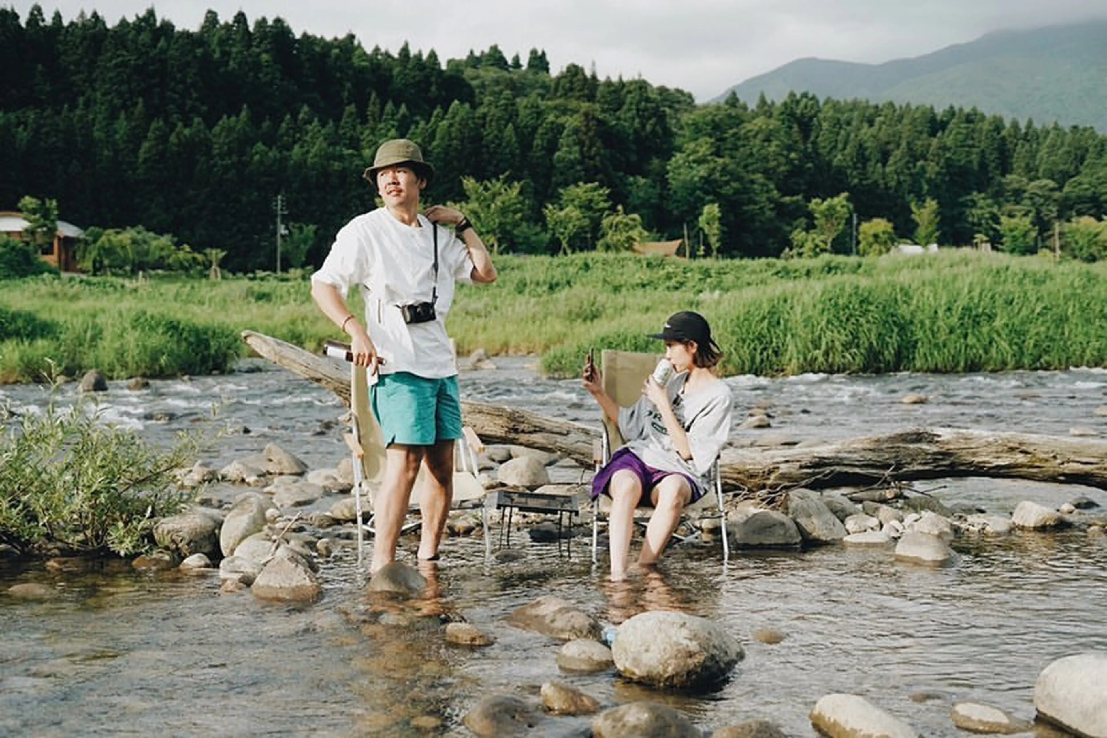 夏キャンプでは何を着る？最適な服装の選び方やおすすめアイテム、人気アウトドアブランド6選を紹介 - EcoFlow エコフロー