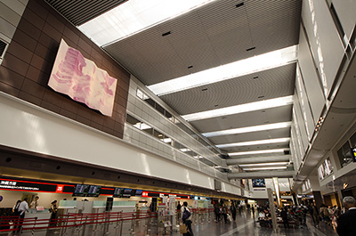羽田空港 国際線3階出発ロビー アクセスバナーSPACE MEDIA全国のOOHメディアと最新OOHニュースの総合情報サイト