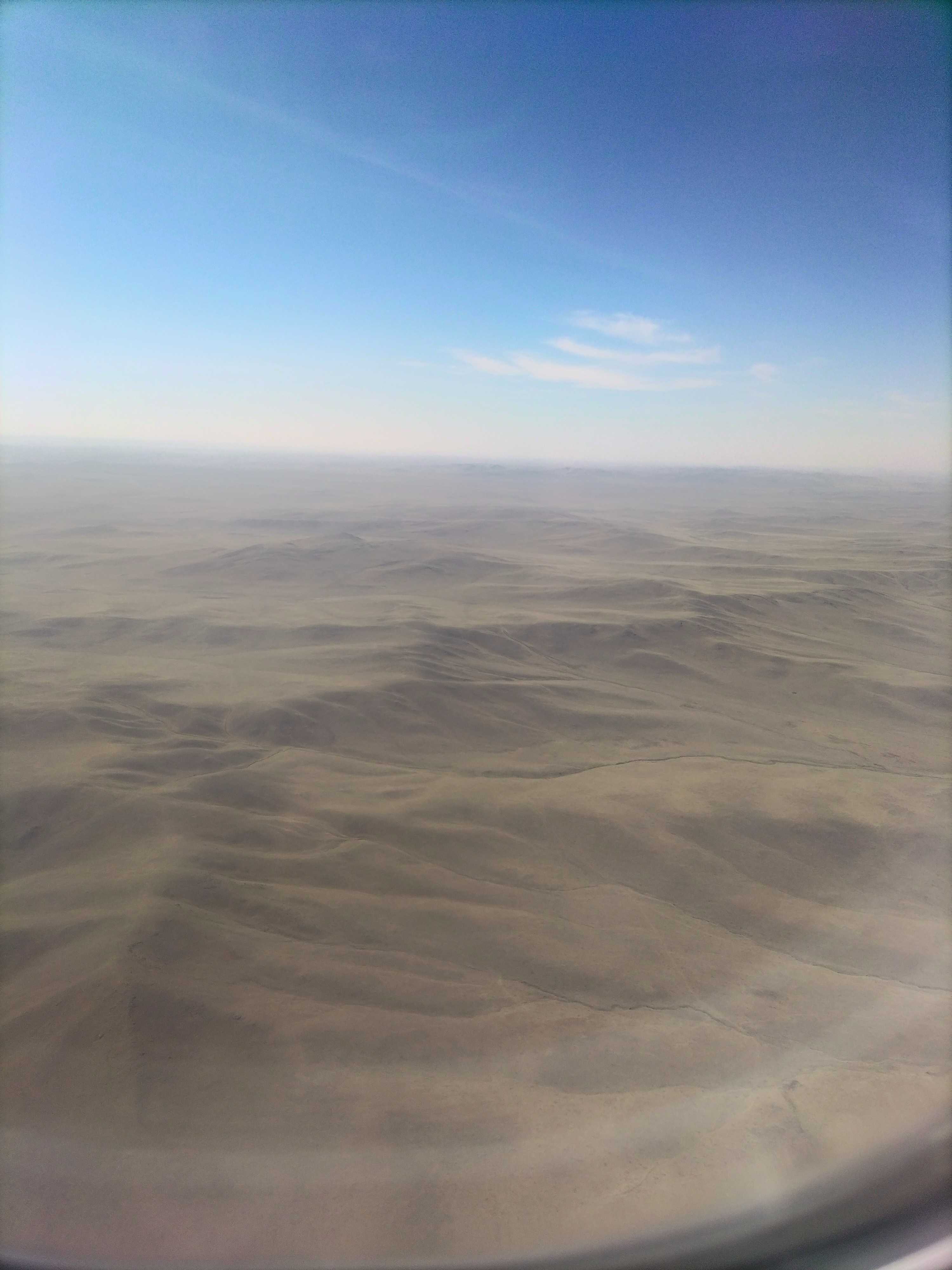 モンゴル南ゴビ砂漠ツアーサポートします：ホンゴル砂丘、ヨリーンアム、バヤンザグ、デル山の岩絵、ツァガーン・スワルガ 白い仏塔 オンギ寺院、イフ・ガズリーン・チョロー、バガ・ガズリーン・チョロー地 小さい地の石 など