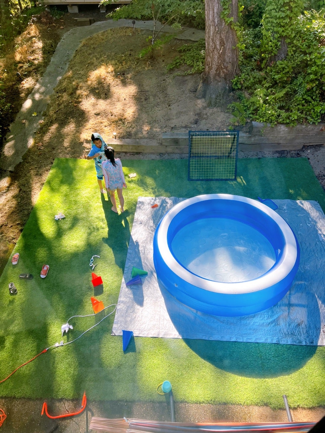 周囲の豊かな景観とシームレスにつながるプールハウスELLE DECORエル・デコ