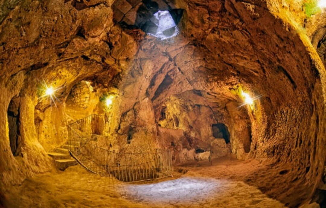 デリンクユ地下都市ガイドAtax Cave House