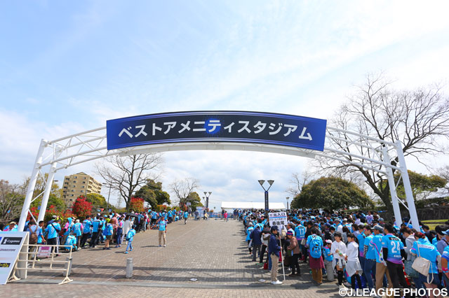 晴天の秋晴れの空💙にチョッと雲☁️出て佐賀県鳥栖市クロさんウェザーニュース