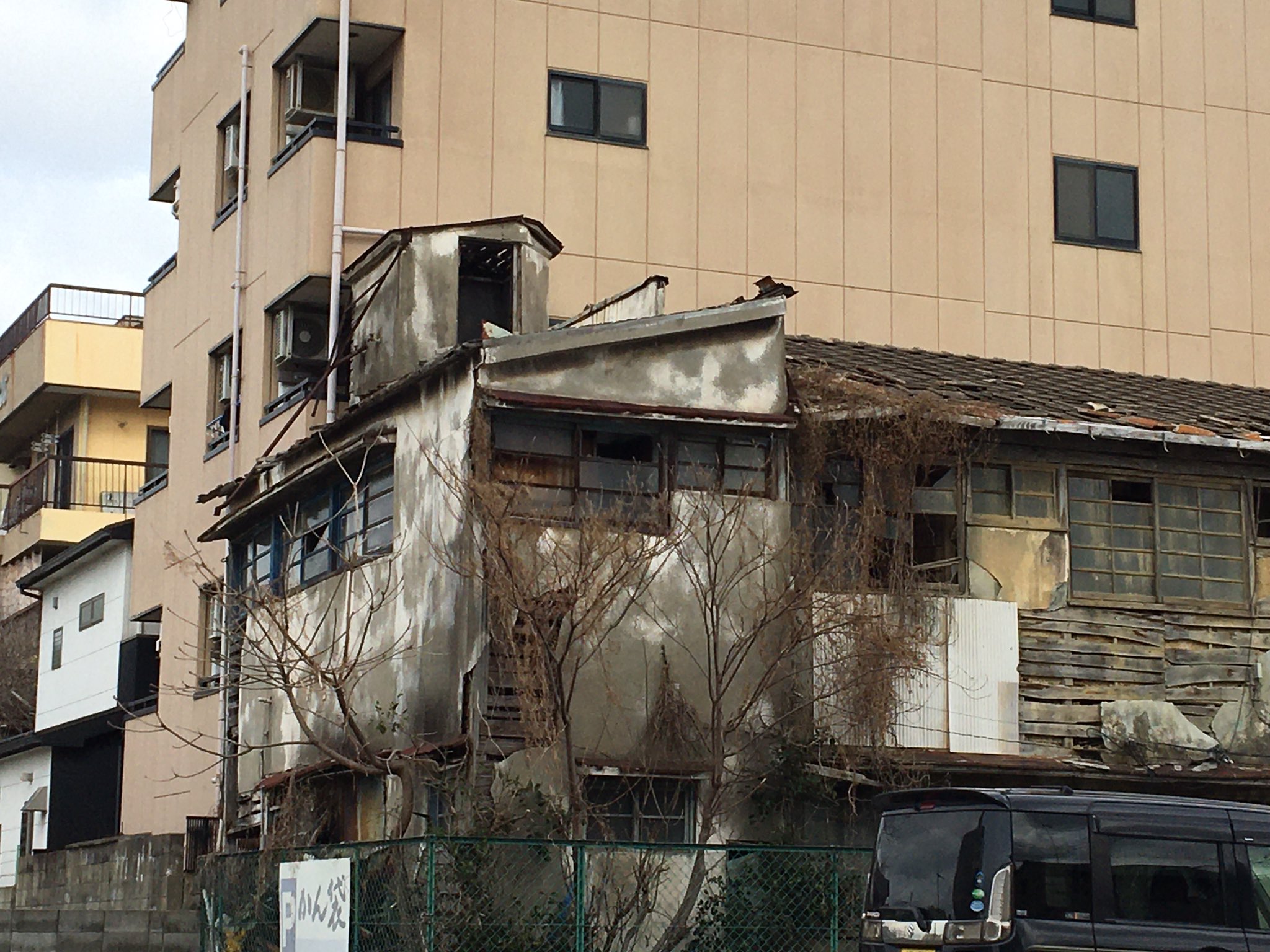 廃墟だらけの島 ピエリ守山どころの騒ぎじゃない！長崎県の「池島」は廃墟マンションだらけ！ :