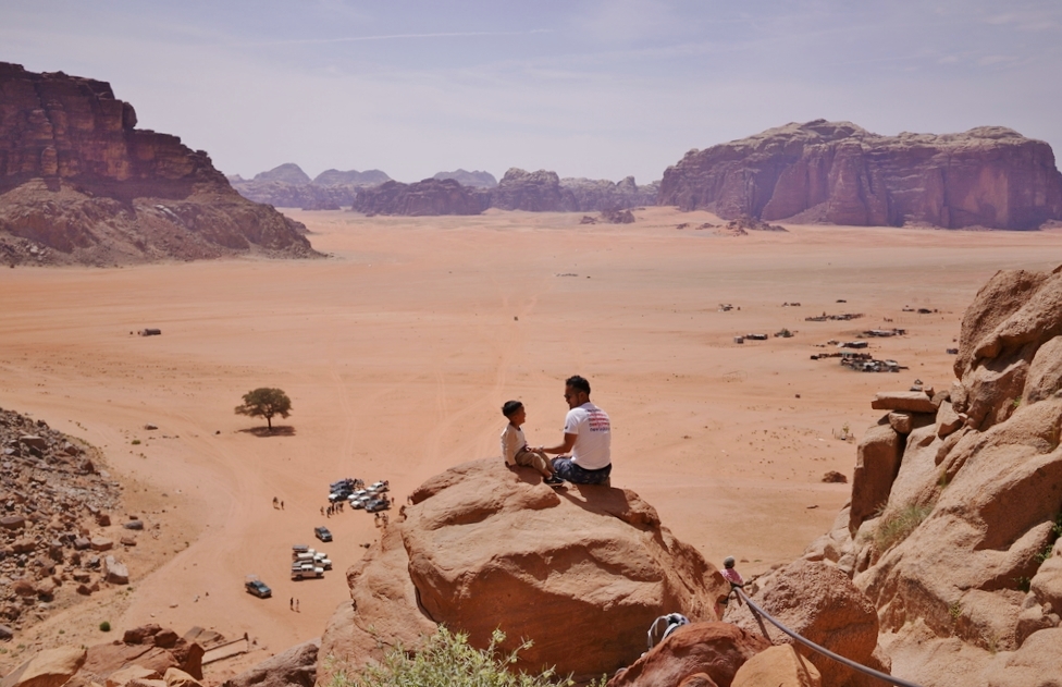 ハイク中級＞『ペトラ遺跡・ワディラム・死海 ４つの世界遺産満喫ヨルダンハイキング８日間』燃油サーチャージ不要 世界複合遺産ワディラム今昔ヨルダン首都めぐりクラブツーリズム