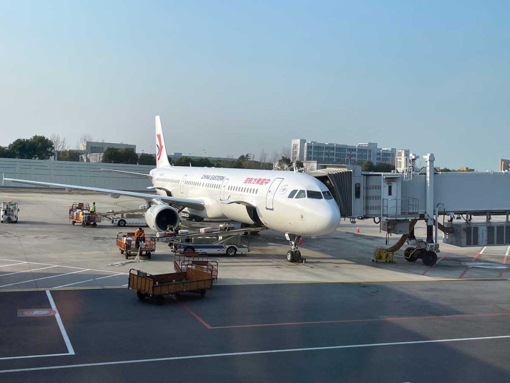 国際線の飛行機の乗り方とは？チェックインの方法とは？損害保険ジャパン株式会社