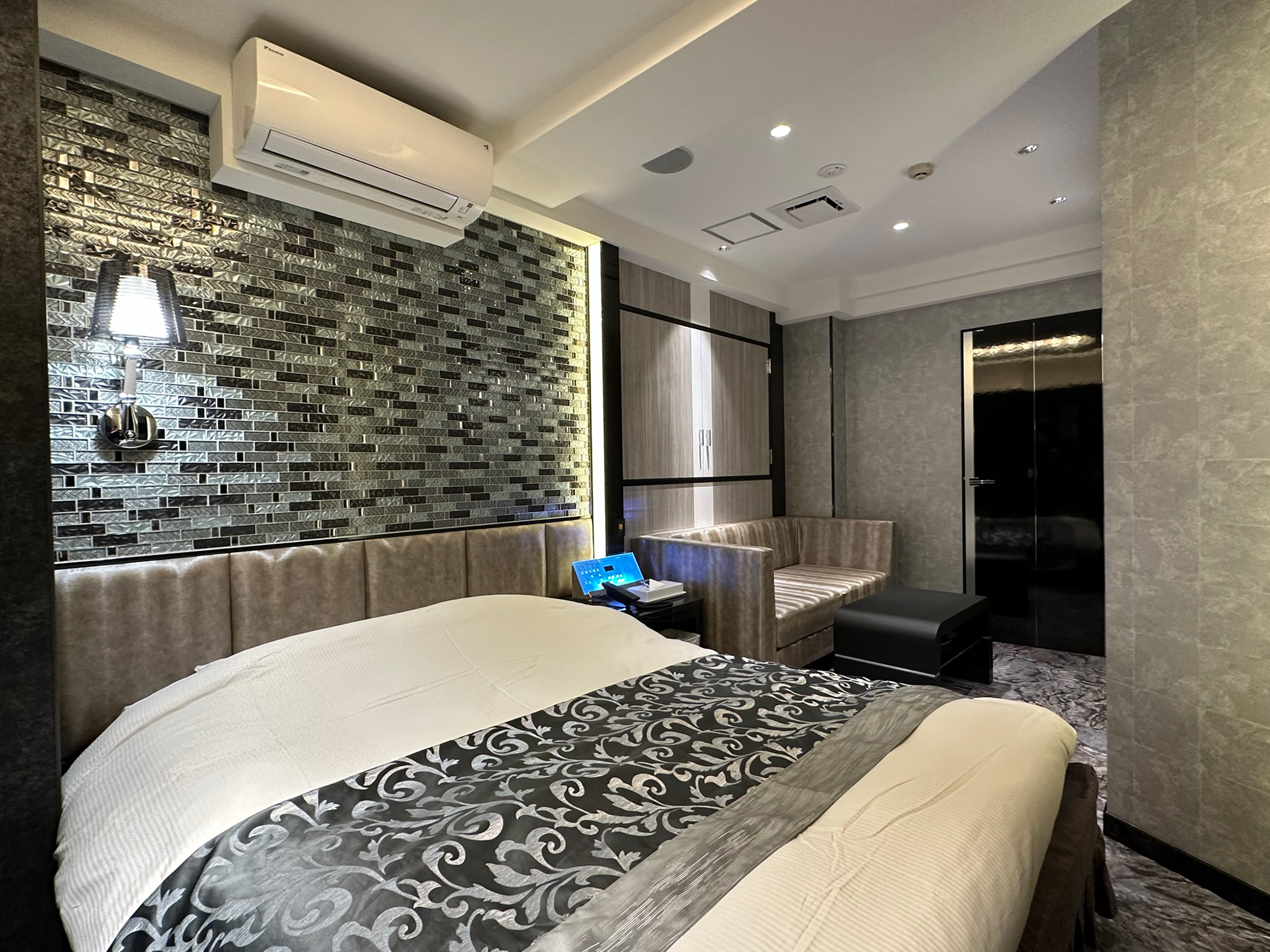 HOTEL MOA神奈川県川崎市外観金曜日の天使