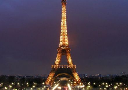 パリ観光のおすすめスポット：エトワール凱旋門で見る圧巻の夜景 - wakamaga