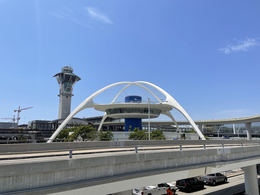 ロサンゼルス国際空港、T3とトム・ブラッドレー国際ターミナルを制限エリアで結ぶ連絡通路の供用開始 - TRAICY