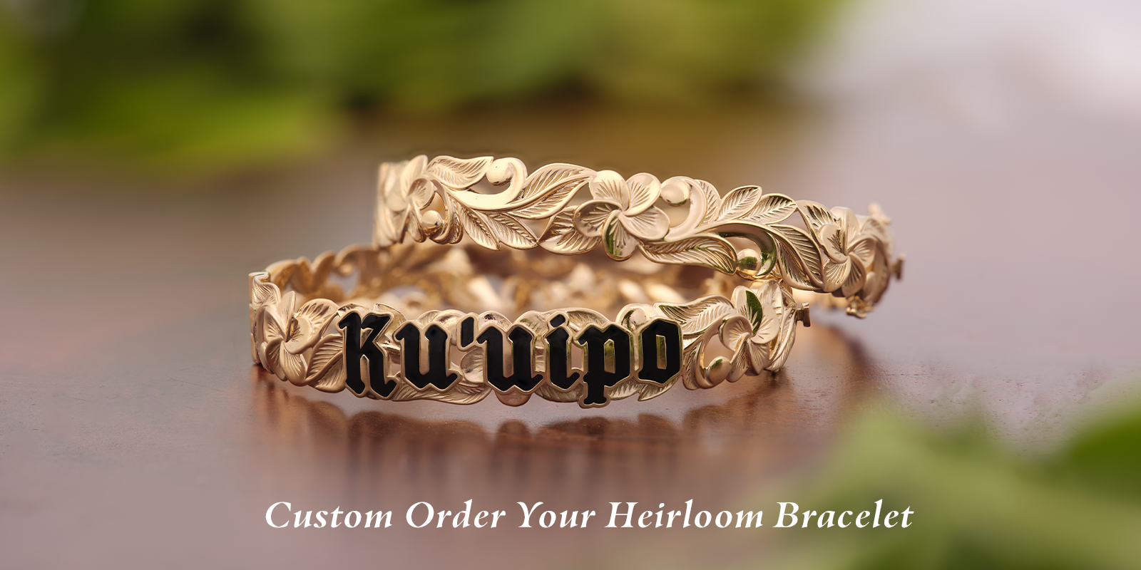 Kaikane」 ハワイ語で「男らしい海」男の子の名前。サーファーの並外れた動きの瞬間をとらえた作品。ノースショアの大きな波をシンプルな曲線のみで描き、4色のカラーで空と海を表現した。hawaiianarthawaiiarthawaiiartistartcreativeartworkoriginalart