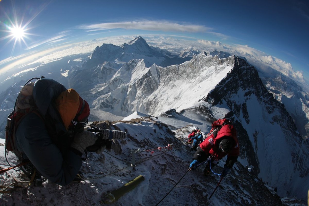エベレスト頂上直下のヒラリーステップ