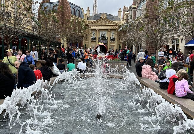 フランスと言えば？？が詰まってるフランス館！ヨーロッパ旅７ヶ月間の記録「トラベヨ便り」