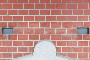 レンガで造られたクラシックな東京駅と新しい高層ビルの写真素材FYI01205675ストックフォトの QleanMarket キュリンマーケット