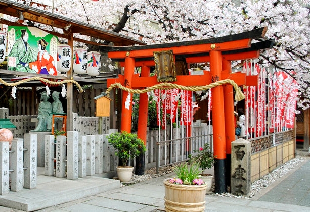 露天神社 お初天神 由緒ある神社の歴史と見どころ、参拝情報を完全ガイド –