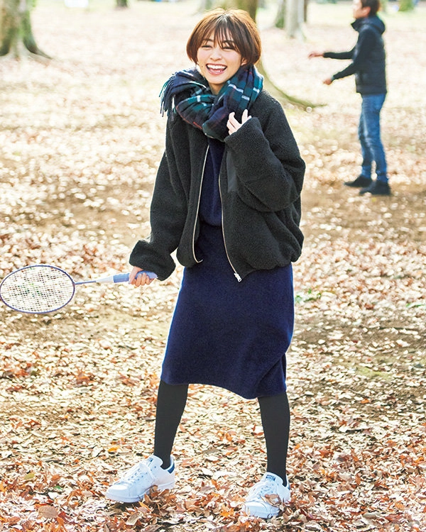 きれいめスニーカーコーデ30選 失敗しない「休日＆通勤服との合わせ方」を徹底解説！ - CanCam.jp キャンキャン