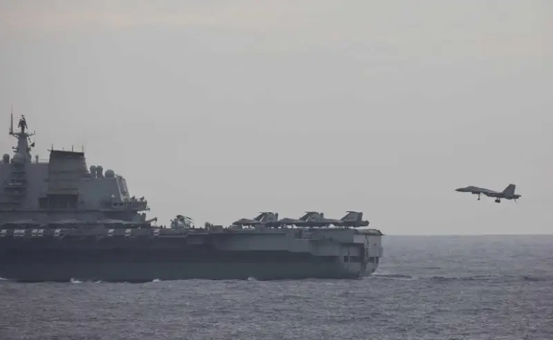 豪州「裏庭」でまさかの実弾演習 遠洋航行誇る中国軍がもたらす懸念：朝日新聞