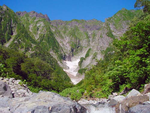 魔の山”の絶壁『一ノ倉沢』を望む、お手軽ハイキング！！日本一周No.2群馬県②- クレヨンぶろぐ