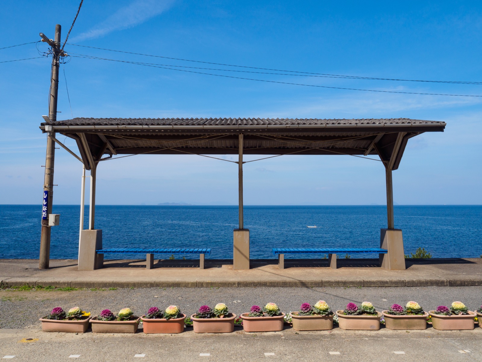 電車を降りたらすぐそこは海。「下灘駅」は一度は行きたい絶景駅GENIC編集部GENICジェニック