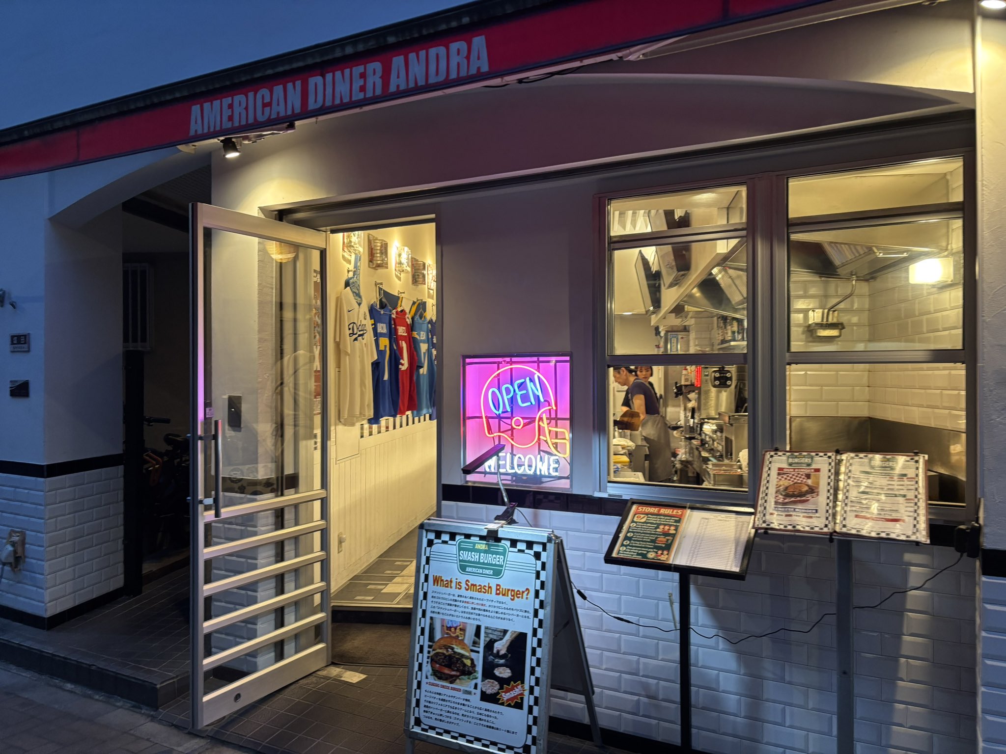 アメリカンダイナーANDRAの濃厚チーズバーガーTikTok