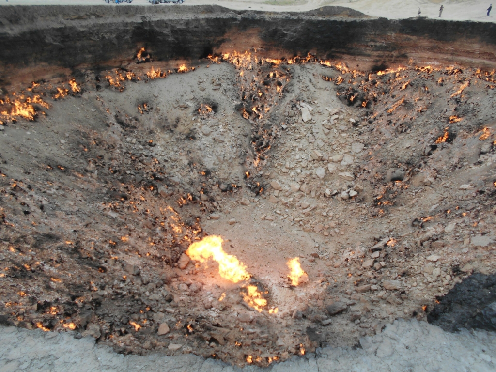 ダルヴァザ・ガス・クレーター：地獄の門