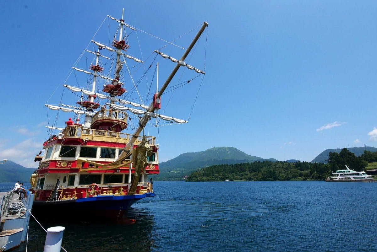 芦ノ湖の海賊船＆遊覧船で湖上へ繰り出そう！～芦ノ湖上の遊び方指南～ - まっぷるウェブ