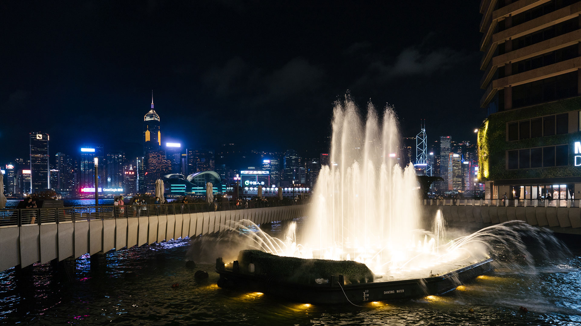 星光大道 维港灯光秀与巨星手印的地标