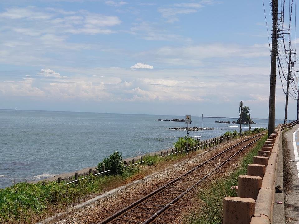 FU-SUKE 癒し旅 Healing Trip🍀雨晴海岸を走る「氷見線」と立山連峰 Amaharasshi
