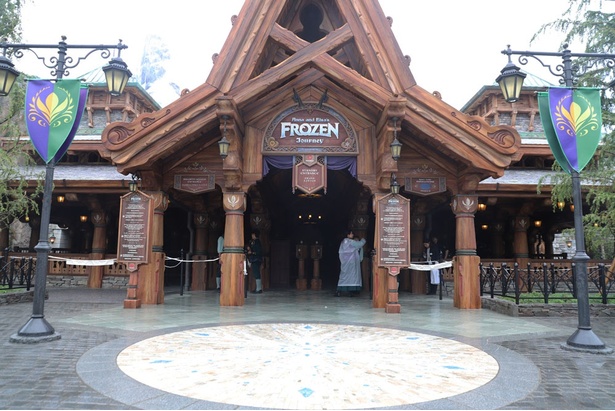 香港ディズニーランドでしか味わえない、「アナ雪」テーマのウィンター・ワンダーランド体験を！cinemacafe.net