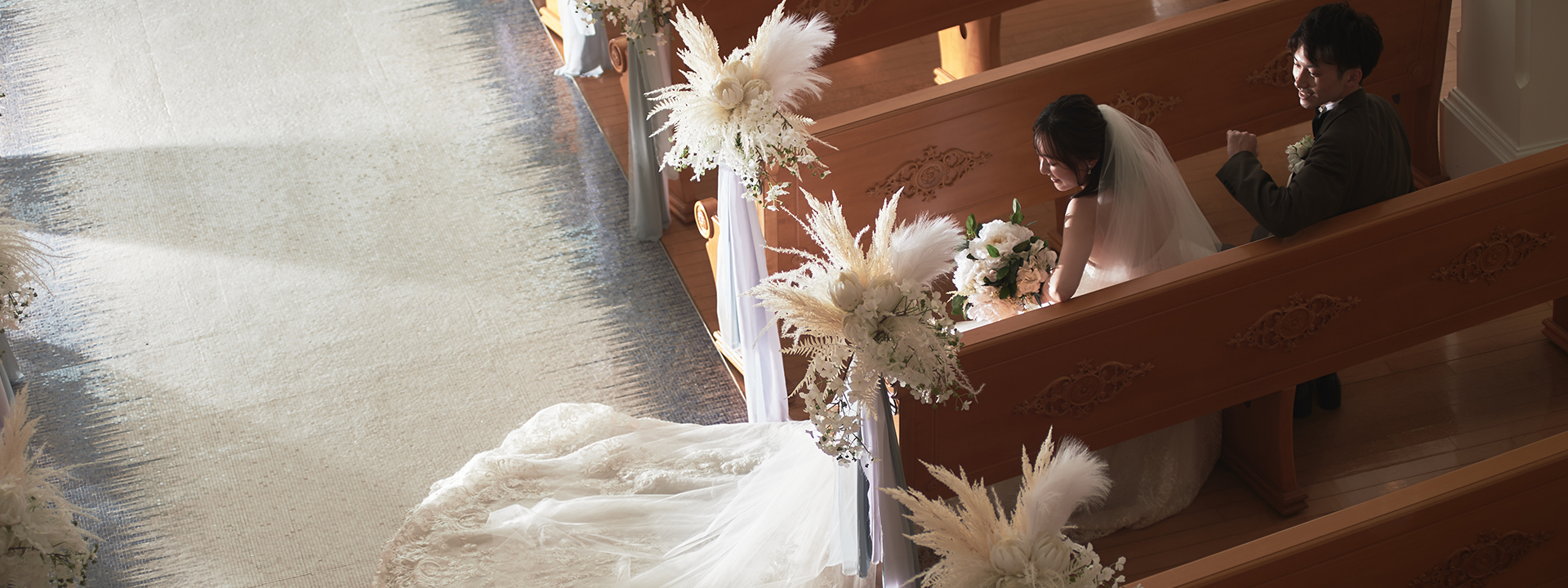 前撮りReport新大阪徒歩3分の都市にありながら、緑に囲まれた美しいエントランス💐 結婚式当日はゲストの皆様をお迎えする空間も、前撮りでは開放的なお写真をお楽しみ頂くことのできる人気の撮影スポットです✨:*・゜＋:*・゜＋:*・゜＋:*＋