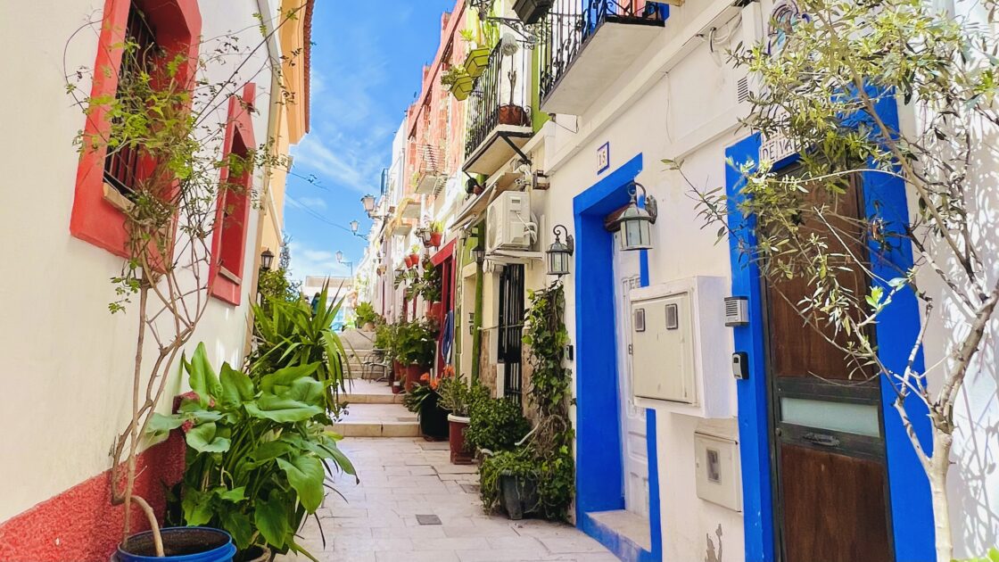 スペイン アリカンテの観光ガイド：太陽が降り注ぐ地中海沿岸のリゾート地 -