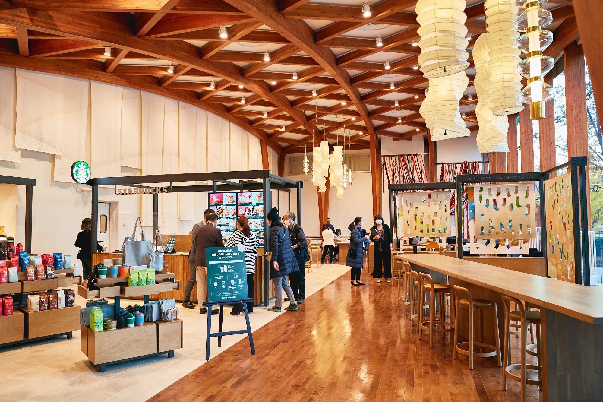 スターバックスコーヒー皇居外苑和田倉噴水公園店：Greener Stores日本1号店スタバ－スターバックス訪問情報